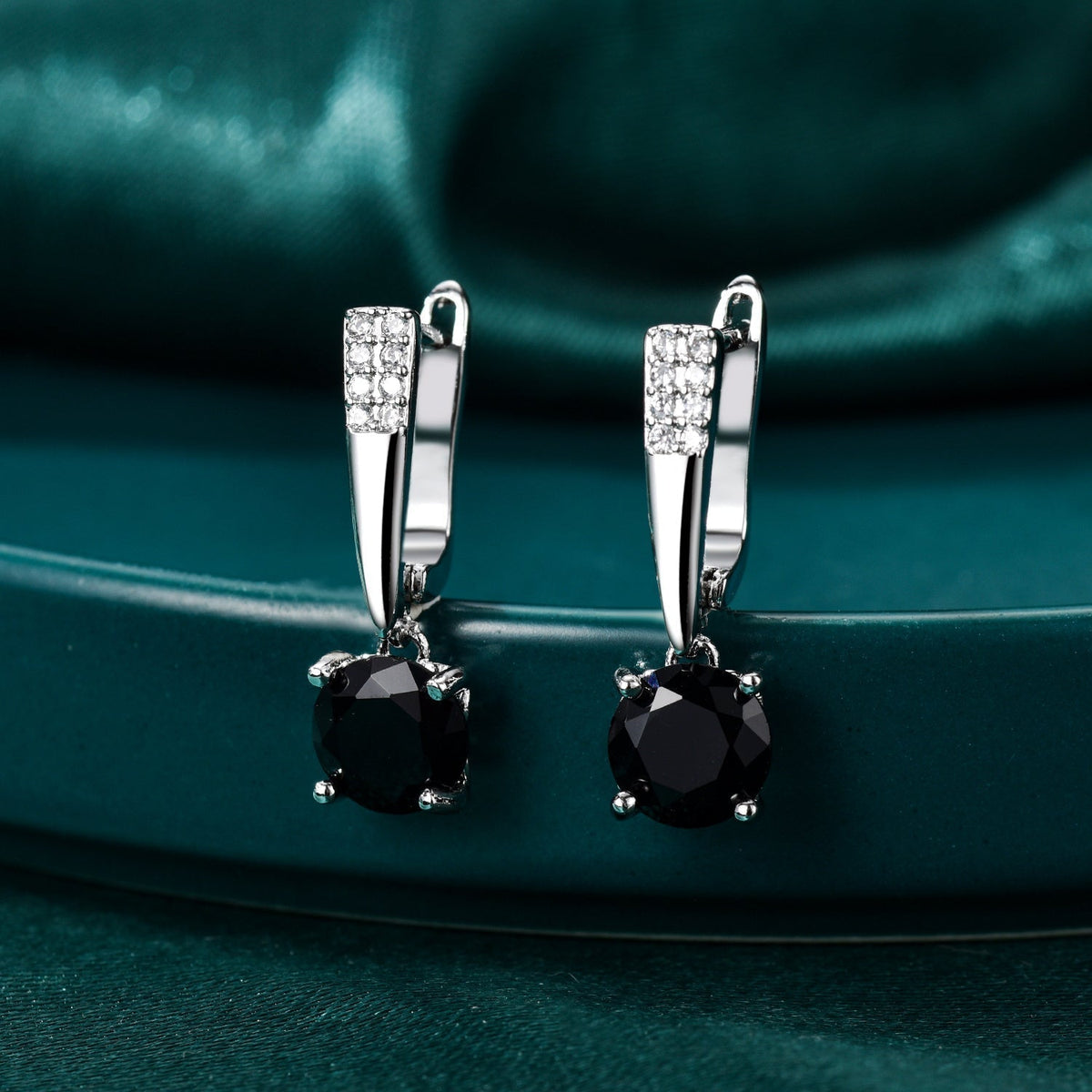 Elegant Vintage-Inspired Drop Earrings — 1
