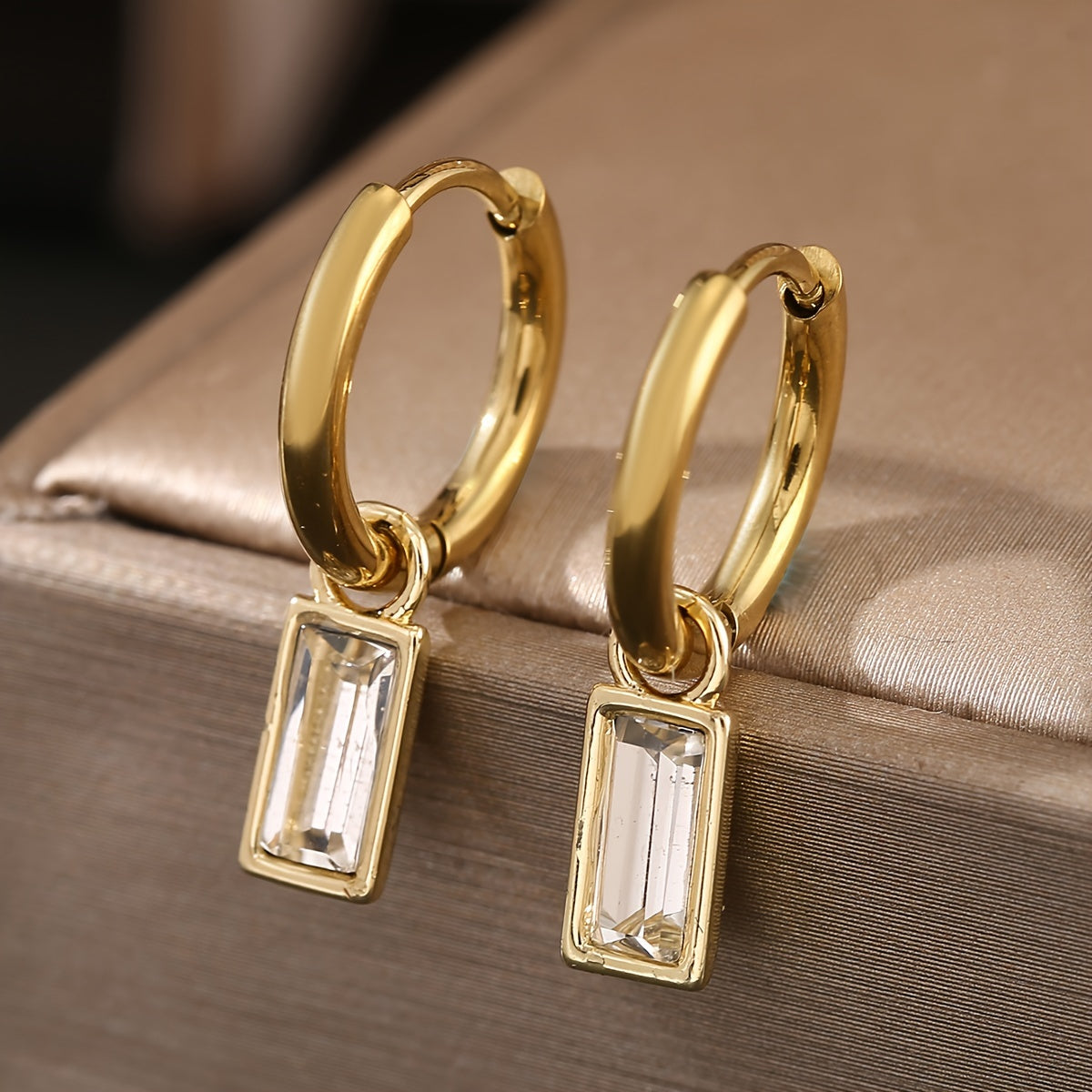 Elegant Vintage-Inspired Gold Teardrop Earrings — 4