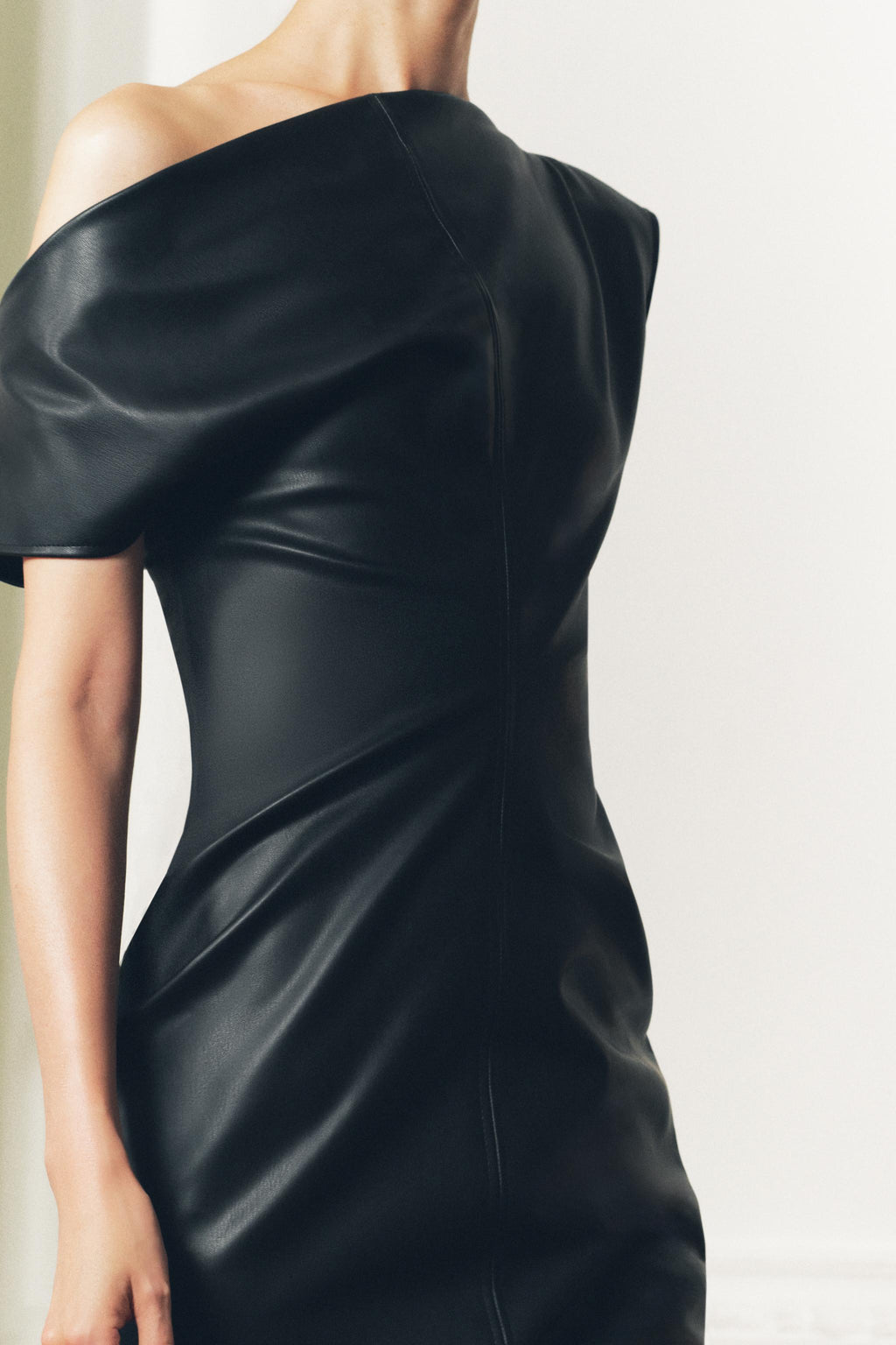 NoirDrape Faux | Midi Jurk