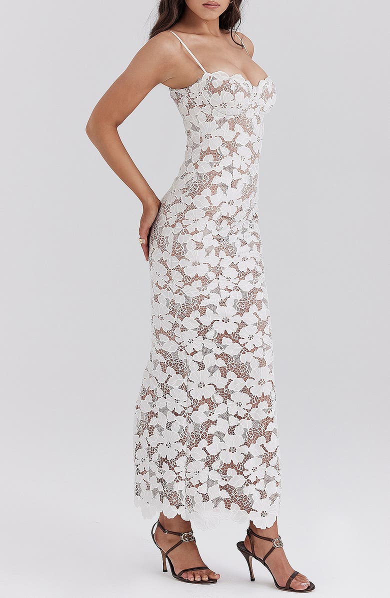 Pearl Blossom | Kanten Maxi Jurk met Vetersluiting & Bloemenpatroon