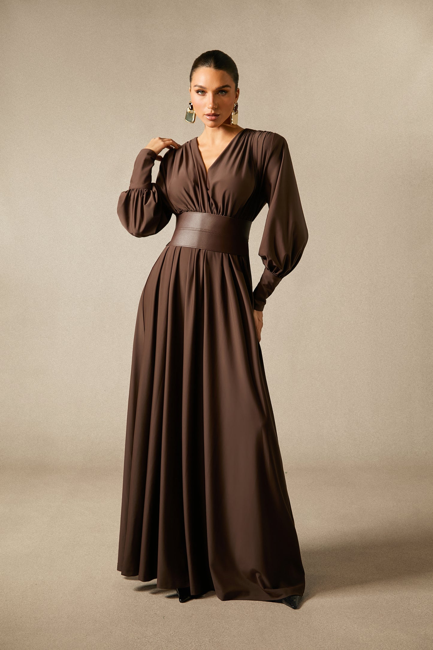 Elaris | Luxe Maxi-Jurk met Diepe V-Hals & Brede Tailleband