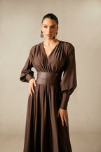 Elaris | Luxe Maxi-Jurk met Diepe V-Hals & Brede Tailleband