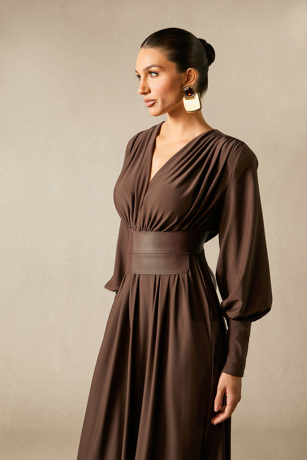 Elaris | Luxe Maxi-Jurk met Diepe V-Hals & Brede Tailleband