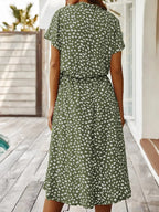 Zanelya | Midi jurk met Abstracte Stippenprint & Knoopsluiting