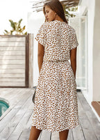 Zanelya | Midi jurk met Abstracte Stippenprint & Knoopsluiting