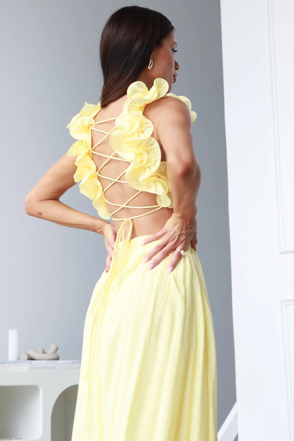 Marélie | Gele Maxi Jurk met Ruches & Open Rugdetail