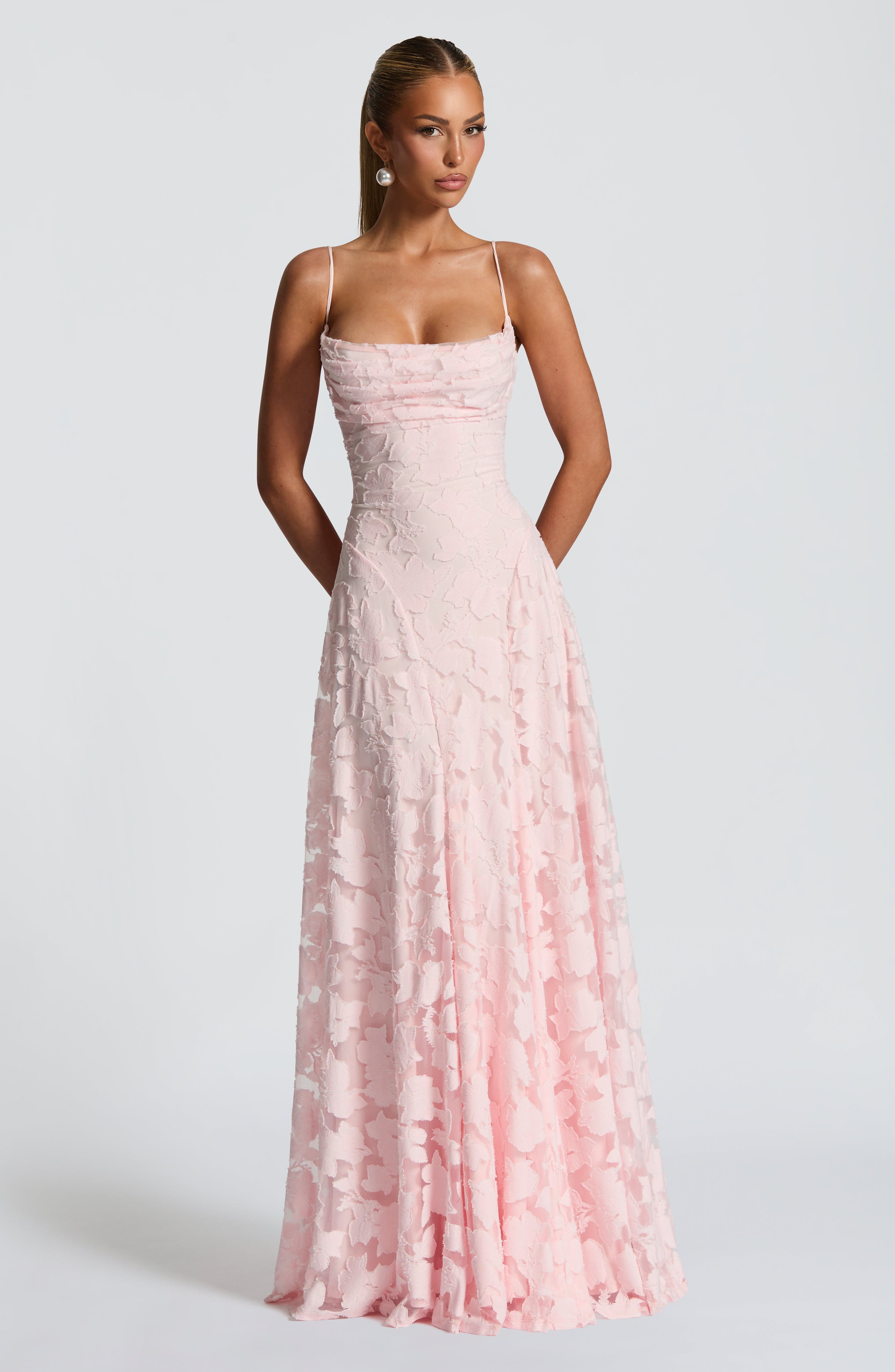 Florencia | Maxi Jurk met Open Rug & Bloemenstructuur