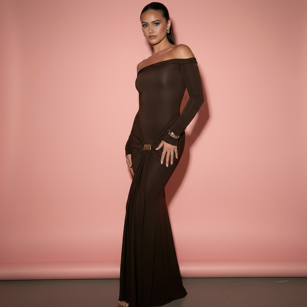 Majestic Allure | Off-Shoulder Maxi Jurk met Drapering & Luxe Detail