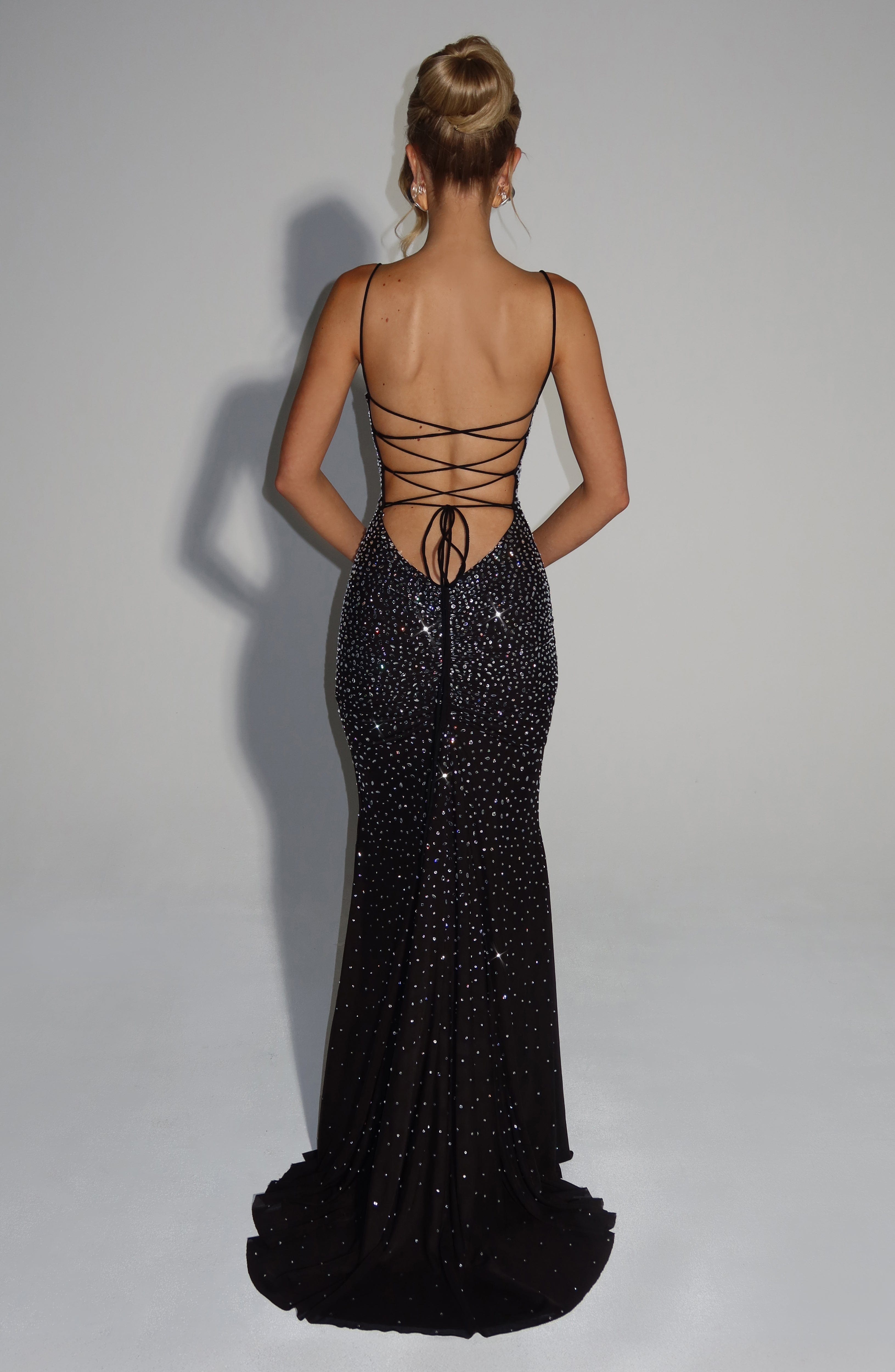 Loreviana | Glamour Avondjurk met Strass & Open Rug